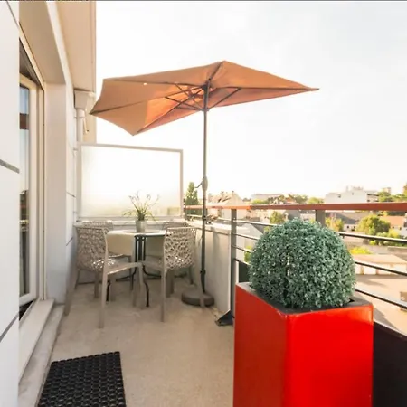 Appartement Petit Erdre - 2 Chambres- Gd Appt Ensoleille- Acces Pmr