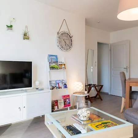 Petit Erdre - 2 Chambres- Gd Appt Ensoleille- Acces Pmr 아파트 *