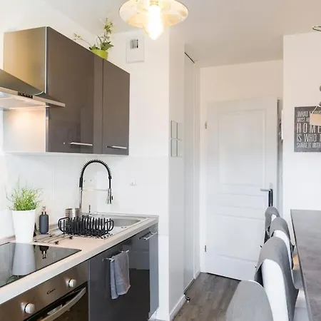 아파트 Petit Erdre - 2 Chambres- Gd Appt Ensoleille- Acces Pmr 낭트
