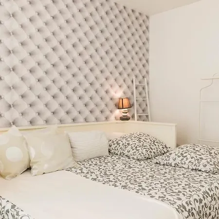 Appartement Petit Erdre - 2 Chambres- Gd Appt Ensoleillé- Accès Pmr *