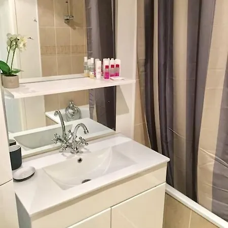 Appartement Petit Erdre - 2 Chambres- Gd Appt Ensoleillé- Accès Pmr